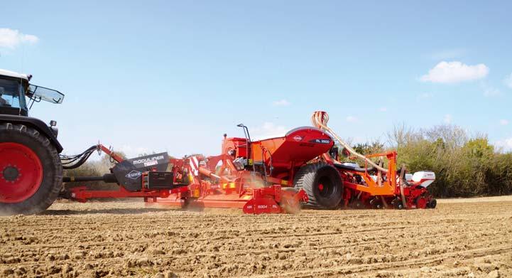 adapted for spreading fertilizer together with a PLANTER 3 precision seed drill.