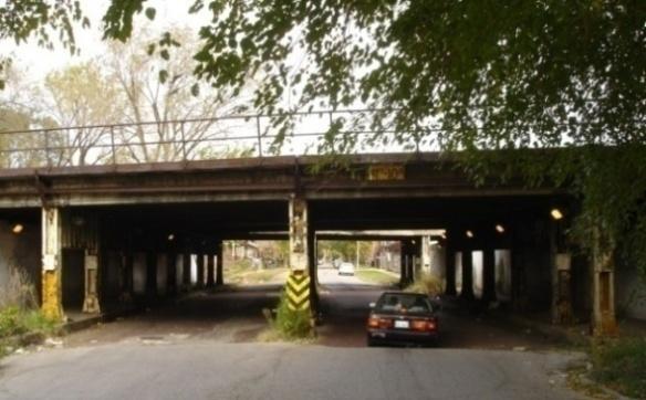Union Avenue Viaduct Options Any of the South of the Park alternates would require major changes to the Union Avenue viaduct because the new tracks for the 80 th Street alternate and the new