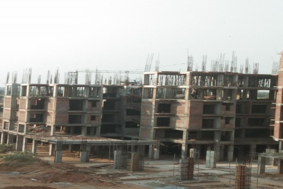 L BLOCK:- 1. Brick work is in Progress at 1 st and 2 nd floor. 2. 4 th and 5 th Floor column Reinforcement work is in Progress. 3. Electrical work is in Progress at 1 st floor. 4. Plaster work is in Progress at 1 st & bull mark, chicken wire mesh at 2 nd floor.