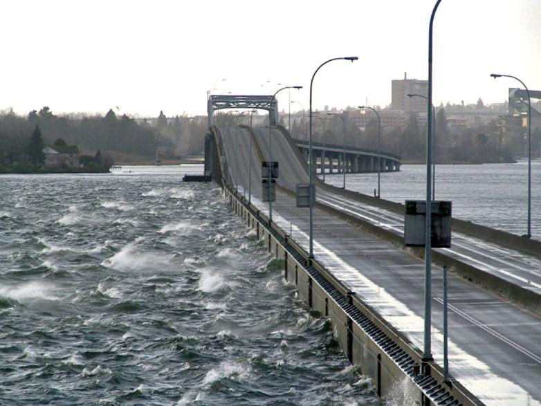 29 SR 520 Floating Bridge Toll rates are designed to: Maintain travel time, speed and reliability Generate some of the revenue necessary to cover operation and maintenance costs, and