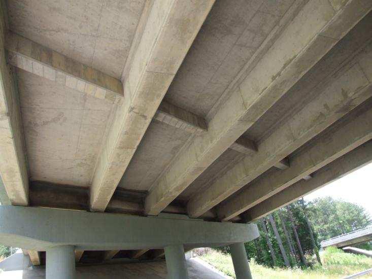 The underside of I85 NBL deck (looking south) is in good condition