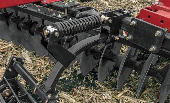 HARROW OPTIONS TO MATCH YOUR FIELD S NEEDS. Three harrow options are available on the True-Tandem that provide leveling, residue flow and flexibility to match tough soil conditions.