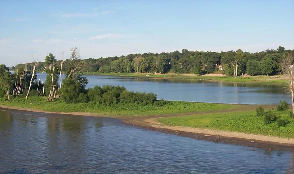 Lessons Learned from the Illinois River Restoration Effort The