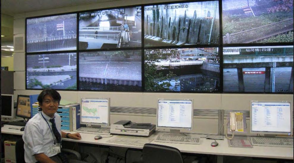 Flood Mitigation in Tokyo, Japan Nerve center: Tetsuya Shimazu, an oﬃcial in the Tokyo Metropolitan Government s rivers department, mans the consoles in its emergency operations room.