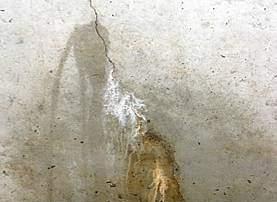 Cracks in concrete structures Stages of moisture in cracks Dry cracks Wet cracks