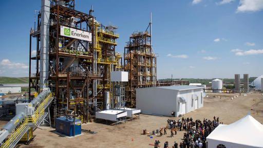 WORLD S FIRST COMMERCIAL MSW-TO-BIOFUELS AND CHEMICALS FACILITY ENERKEM ALBERTA BIOFUELS Capacity: Feedstock: Products: 38 million litres per