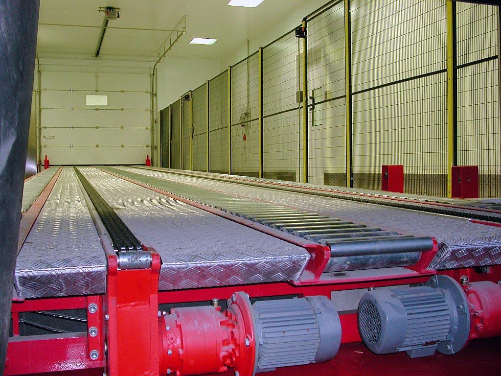 AUTOMATIC LOADING-UNLOADING TRAILER-DOCKS INTEGRATED SYSTEM.