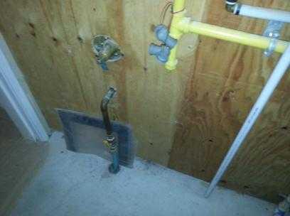 side of, Home **Main Gas Valve: Located at gas meter Gas
