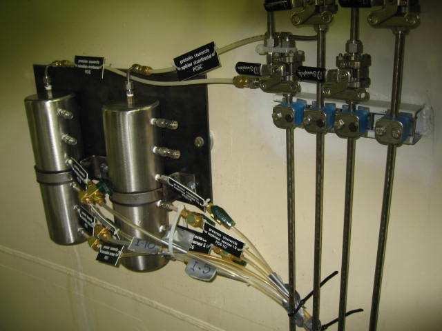 Online flowrate monitoring experiences at Hydro-Québec 7/7 Figure 9 : Manifold for pressure mixing Figure 10 : Angular encoder attached to the guide vane axis 4.2.