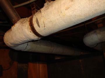 water from active leak on floor Bathtub Drainline Crack Basement Basement access: Stairs from interior Foundation walls: Exposed to view (partial) Ceiling framing: Exposed to view (partial)