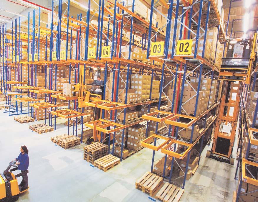 Adjustable pallet racking for narrow aisles. The racking giant. Narrow aisle systems are the giants among multi-position racking systems.