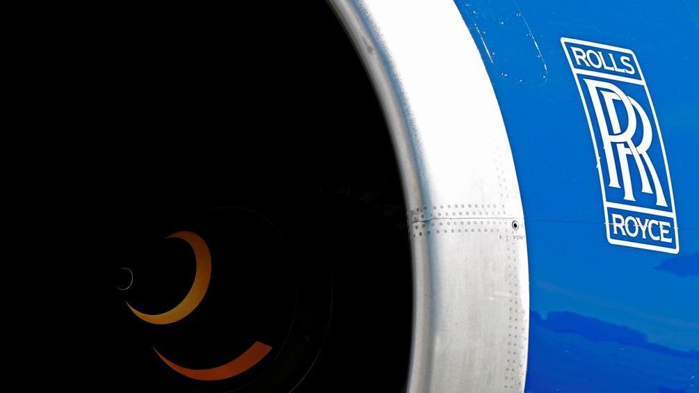 Rolls-Royce Filtering the signal from the noise Objectives Connect Rolls-Royce jet engine data to Microsoft's intelligent cloud for insights to improve aircraft performance, safety and maintenance.