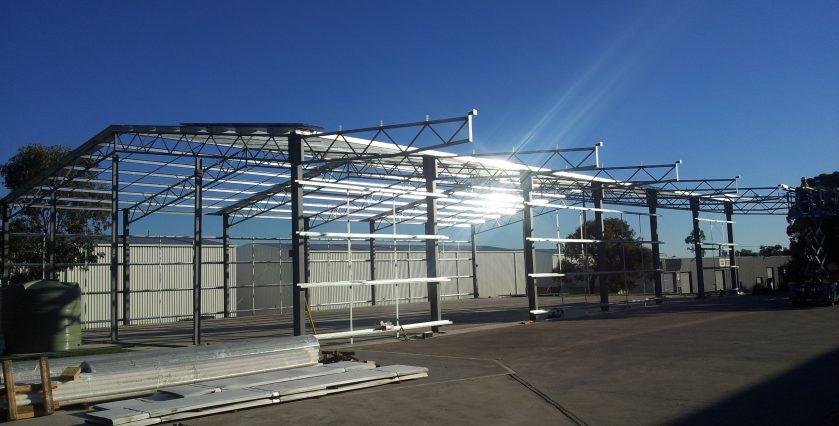 BUILT TOUGH BUILT TOUGH In an era where most suppliers have gone for the easy option of exclusively purlin-framed buildings, Tilmac offer an optional range of heavy duty fabricated frame steel