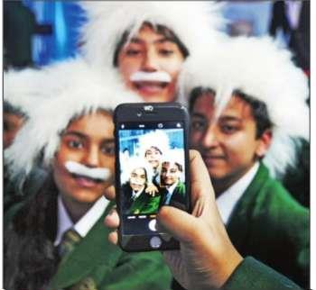 2 CHARGED UP - 524 little `Einsteins' eye Guinness record Lab covered: CSIR-NPL 10 th December 2016 At least 500 Einstein enthusiasts gathered at India International Science Festival (IISF) on