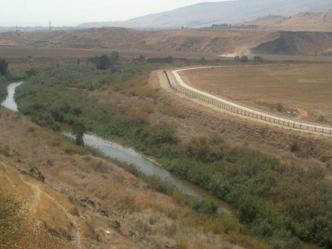Many tributaries join the river along its course between Lake Tiberia and the Dead Sea,
