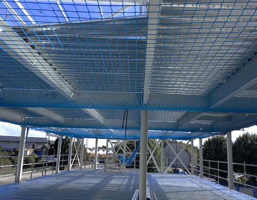 issues for net installation and removal caused by the temporary props. GUIDANCE NOTES NOTE: Safety netting must not be fixed to secondary steelwork such as scaffold handrails or cladding rails.