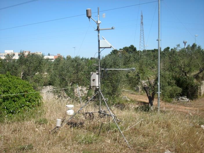 THE ISAC MICROMETEOTROLOGICAL BASE (SINCE 2002) Telescopic mast with fast response instrumentation It is a 6-elements telescopic mast of 16 m height in full extension