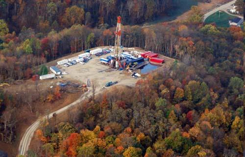 How Much Does a Marcellus Well Produce? Horizontal wells with hydraulic fracturing produce more gas than traditional vertical wells.