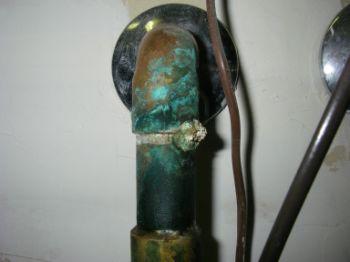 Corrosion present on one connection. Recommend cleaning corrosion & monitoring for further leaking. 2. Heater Base 3. Enclosure 4.
