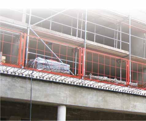 Designed to protect those working at the edge of horizontal or low-sloping surfaces, the large steel mesh grid provides the required level of containment, while allowing workers to easily