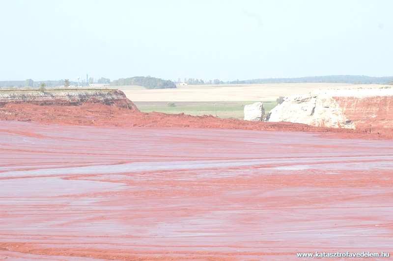 International issues of the disaster Seveso II EU Directive The reservoir of the red mud is not covered by the Seveso II Directive due to the fact that the tailings reservoir is part of the alumina