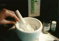 سنتش سوسپانسیونی نانوتیتانیوم Procedure: Add 9 ml (in 1 ml increments) of nitric or acetic acid (ph3-4) to six grams of titanium dioxide in a mortar and pestle.