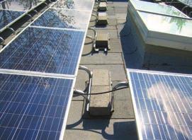 ABOVE A 30 kw solar array contributes 5 kbtu/ft 2 yr of energy to the building.