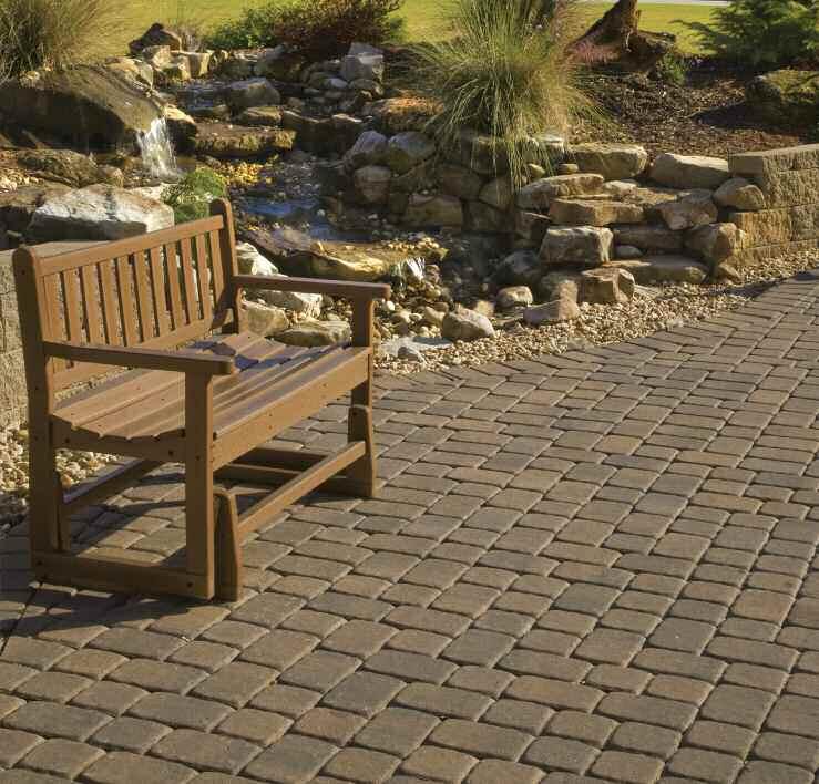 STANDArD PAVErS PLAZA STONE Pavestone s Plaza Stone is a timeless paving stone with an impressionistic embossed surface profile.