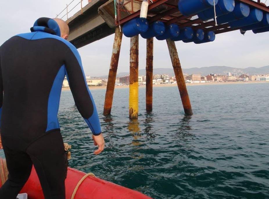 INTRODUCTION The PCS system encapsulates pier piles, tube risers and pipe exposed in inter-tidal areas and splash.