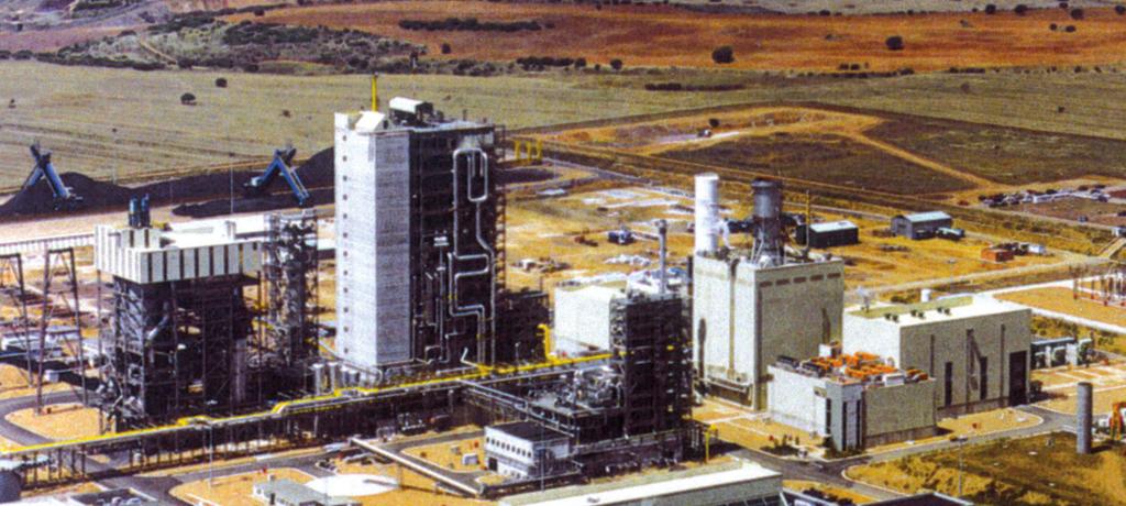 6 3. Gasification ELCOGAS S.A., Puertollano, Spain. The world s largest IGCC power plant uses KEPCO-Uhde s PRENFLO process. Why gasification? What is gasification?