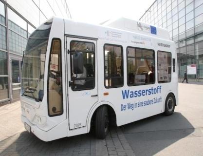 NRW Strategy for a Hydrogen Energy Society Public Transport will play the major role for setting up a hydrogen refilling infrastructure Reduction of hydrogen costs