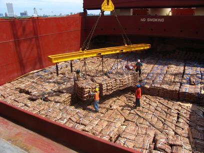 1.3 Pre-slinging Pre-slinging refers to cargo shipped already in a cargo sling or net. They are usually prepared and loaded at the pier ready for the vessel s arrival and subsequent loading (e.g. coffee beans in bags, coconut shells, etc).