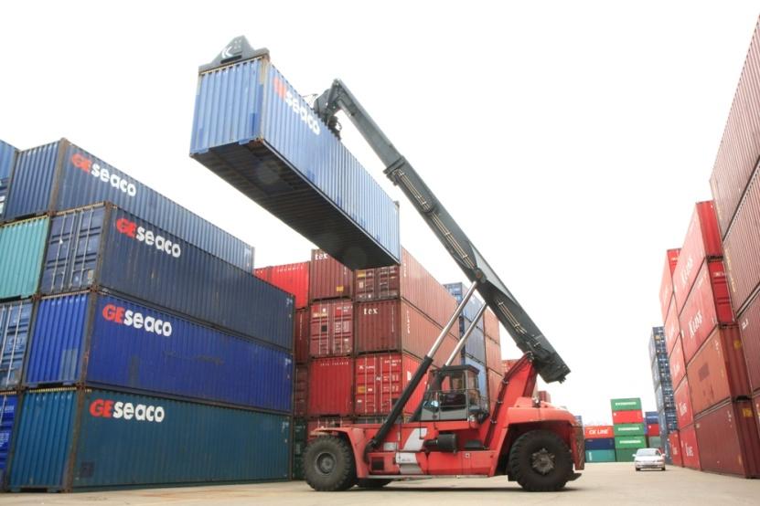 Inland Container Terminal Perform CY(Container-Yard), CFS (Container Freight Station) function like Ports Record (TEU) Item 2011 2012 2013 2014 2015