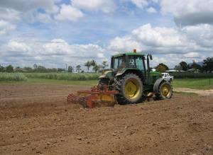 FARMING SYSTEMS CONTROLLED TRAFFIC TRIAL RESULTS The trial was established at the Herbert BSES Station (Fairford Road, Ingham) in 2004 on a 3.6ha fallow block with a silty clay soil.