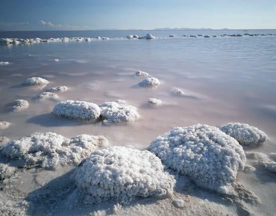 Great Salt Lake, UT Lakes inland body of water found in a topographical depression Different from reservoirs Canada contains nearly