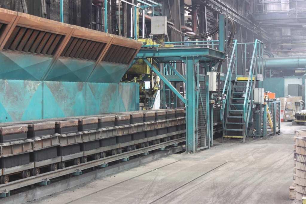( In the foundry are casted machine moulded castings into synthetic bentonite mixtures, about weight from 1kg to 100kg.
