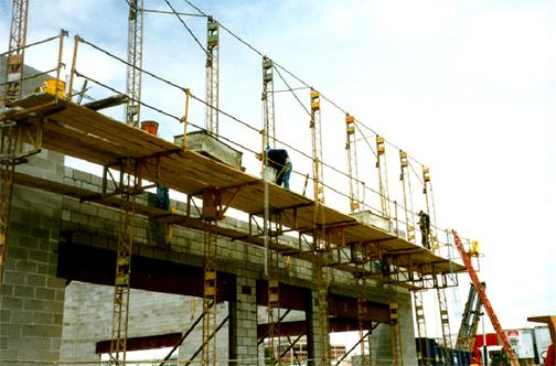 Overhand Bricklaying from Supported Scaffolds A guardrail or personal fall arrest system is