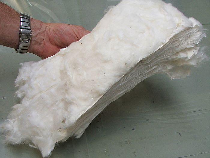 03 COTTON LINT Cotton plants are grown on Australian farms to produce a fibre type called lint.