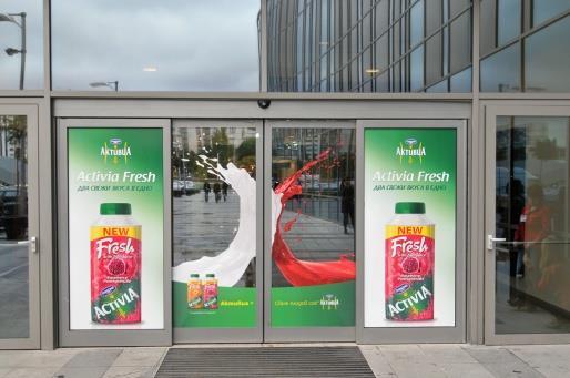 Doors branding Doors greet customers at all entrances, making a strong impression as