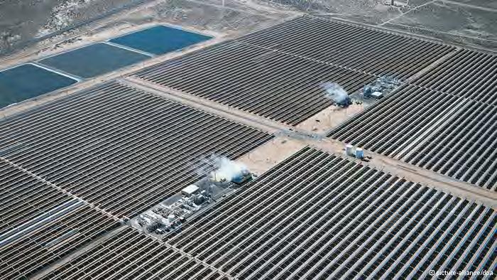 desert concentrating solar thermal power uses mirrors to