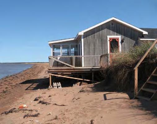 The Department of Environment, Energy and Forestry recommends against the use of shoreline stabilization methods on the perimeter coastline due to the high construction cost, severe weather