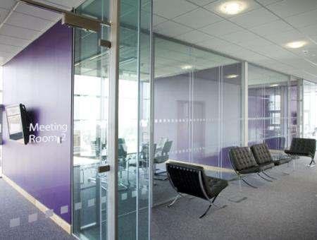 Flexible Interior Space Ceiling design allows for flexible tenant partitioning