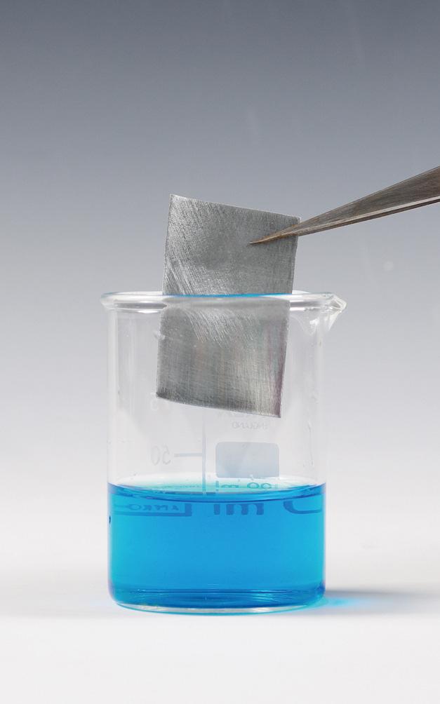 16 The reaction between zinc and copper(ii) sulphate solution.