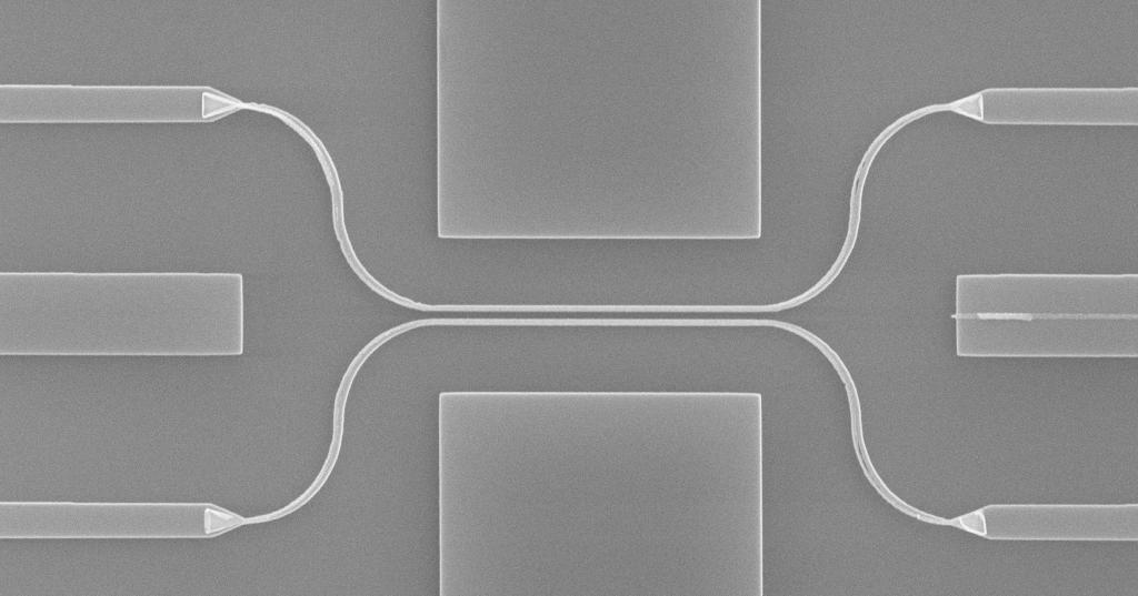 3µm Figure 41. SEM image of a fabricated directional coupler using two 2µm radius S-bends.