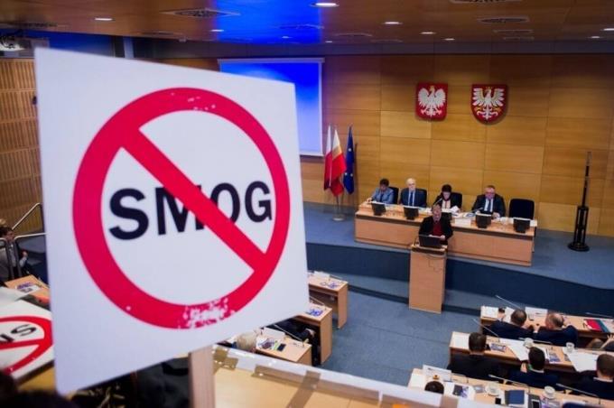 Anti-smog regulations A total ban of solid fuels in Kraków was adopted on 15 th of January, 2016