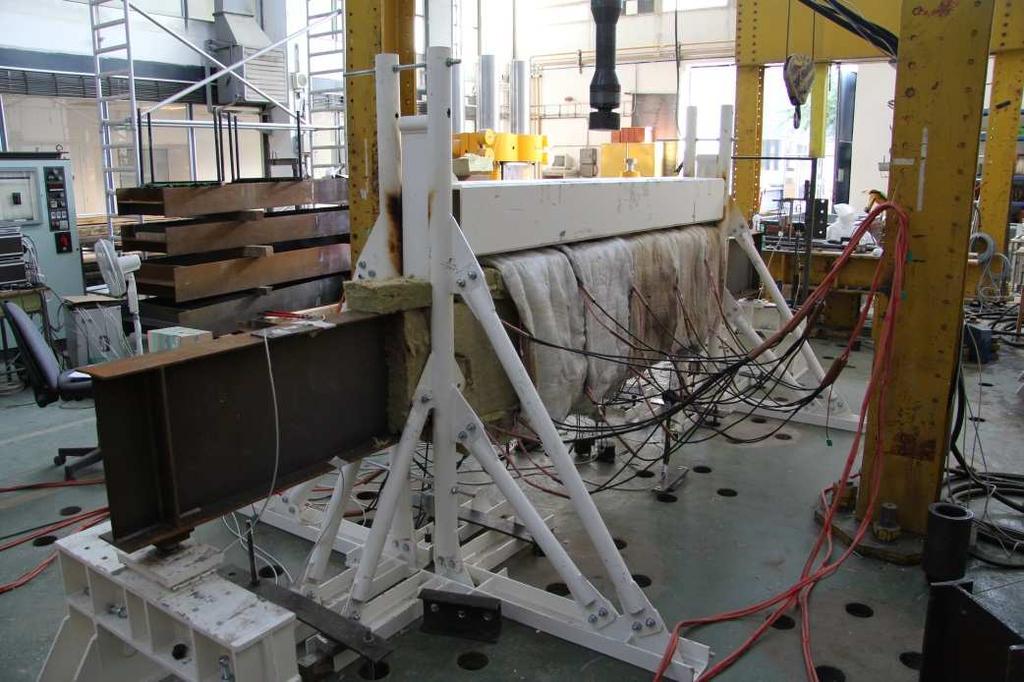 Fig. 2.5b Detailed experimental test set-up Within the experiment, the material properties of the plates used on the profiles were measured.