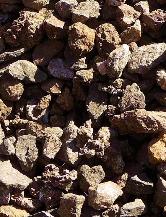 The crushed ore consists of native copper (99.
