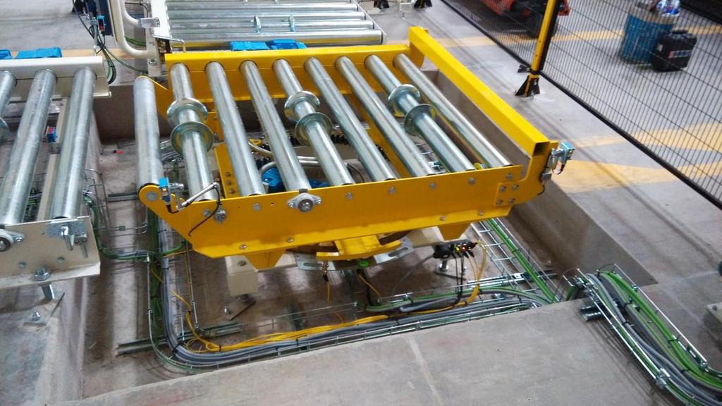 SC SWIVEL CONVEYOR The main functionality of this conveyor is to change the transport direction but maintaining the orientation of the pallet Consisting of a metal frame anchored to the ground by