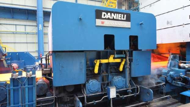 DANIELI EXPERIENCE INTENSIVE COOLING + DESCALER > Intensive cooling system embedded into the descaler box at finishing