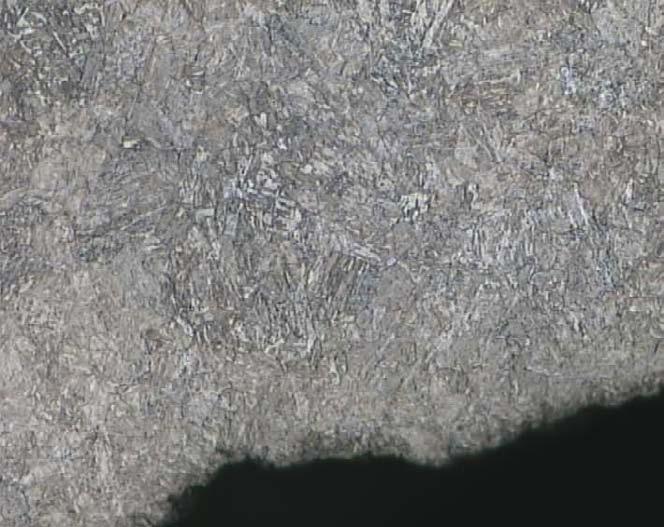 After analysis, at both sides of the crack on the surface layer (carburized layer) were coarse acicular martensite.